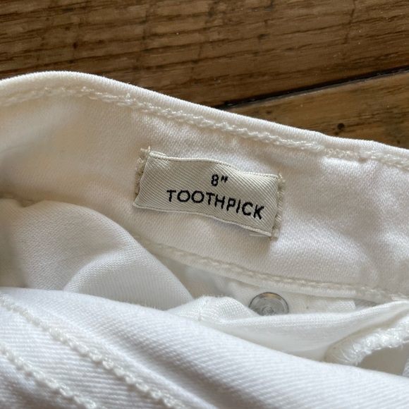 Woman’s J Crew white skinny jeans - Picture 3 of 4